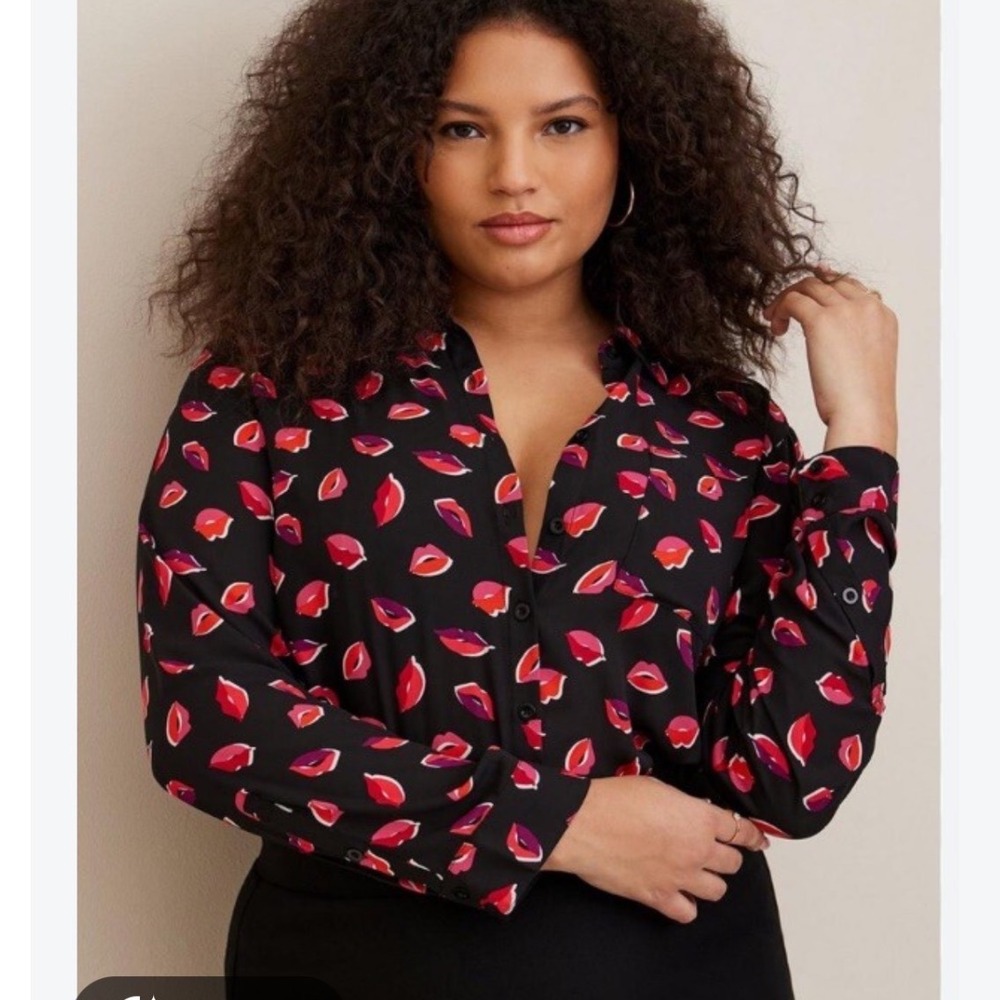 Torrid Lip Kiss Print Button Front Sheer Blouse Womens Plus Size 1